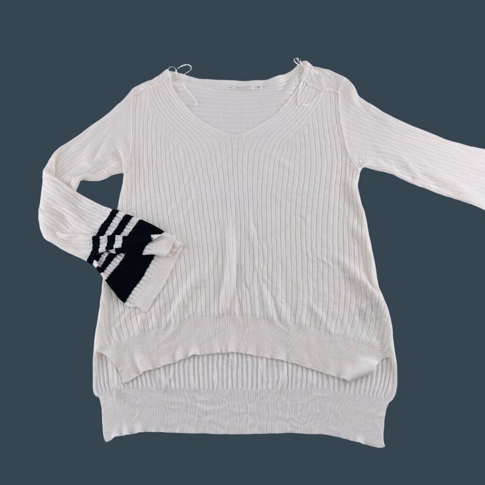 Skylar+Madison‎ White V-Neck Ribbed Sweater Striped Sleeve Detail Size Medium